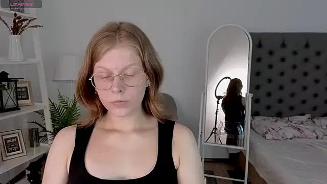 Lilly_Belly from StripChat