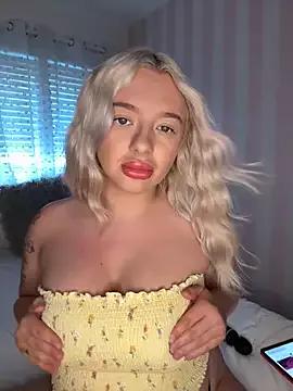 Lily-Lovexox from StripChat is Freechat