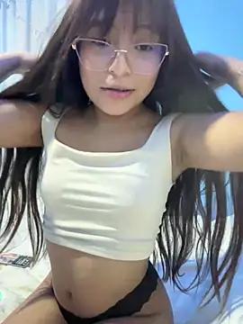 Lily_candy_X from StripChat