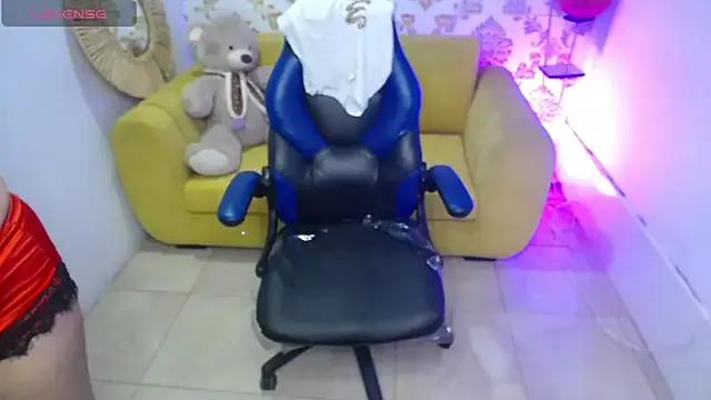 Lily_rousee_m from StripChat is Freechat