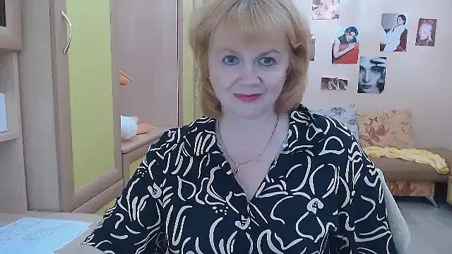 LilyHotlens from StripChat