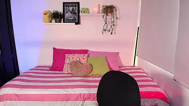lilyy_evanss from StripChat