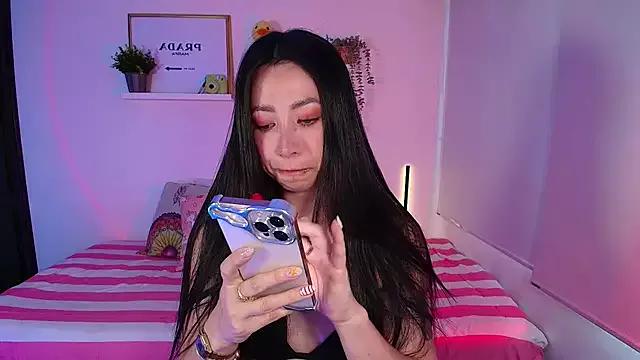 lilyy_evanss from StripChat