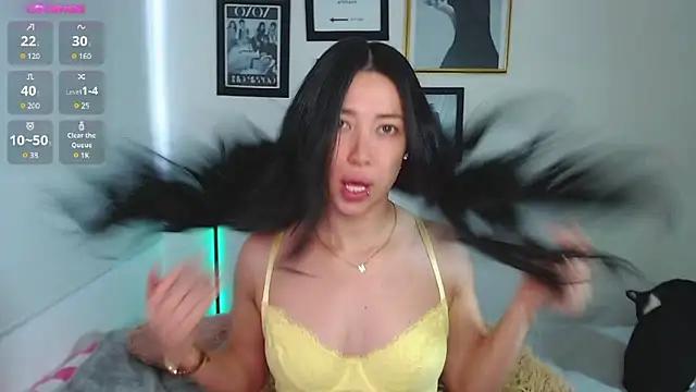 lilyy_evanss from StripChat