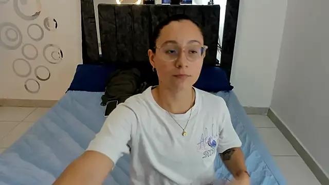 Lina_and_Camilo from StripChat is Freechat