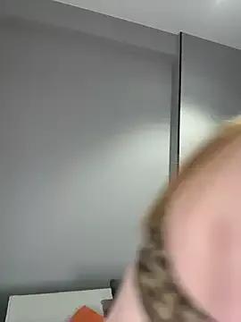LinaLee from StripChat is Freechat