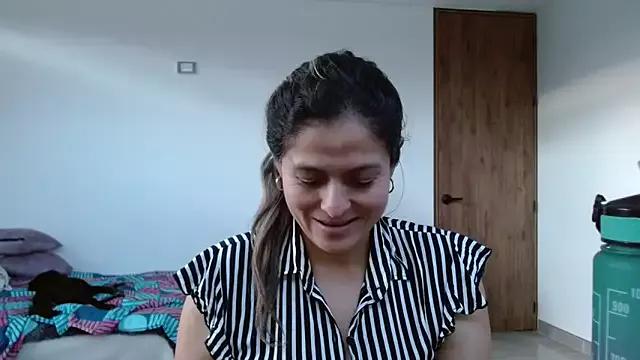 linda-mature43 from StripChat is Freechat