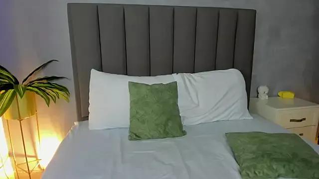 lindaa_natashaa_ from StripChat is Freechat