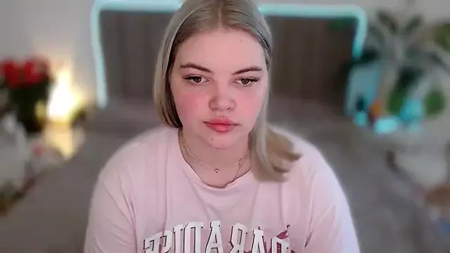 lindablossom from StripChat is Freechat