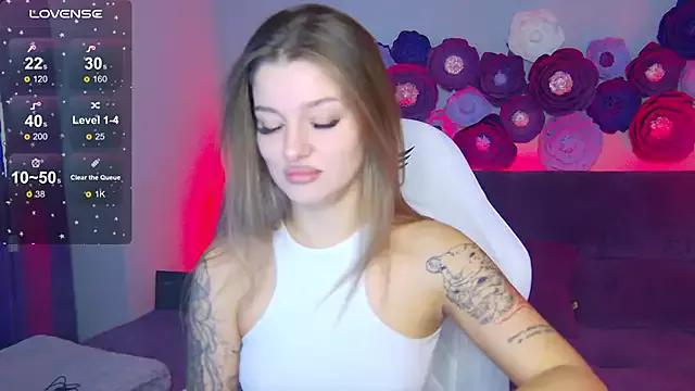 LindaBrilliant from StripChat is Freechat