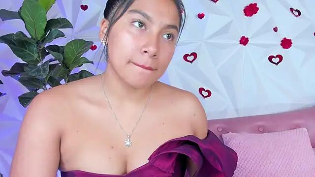 LinnaGardenia from StripChat
