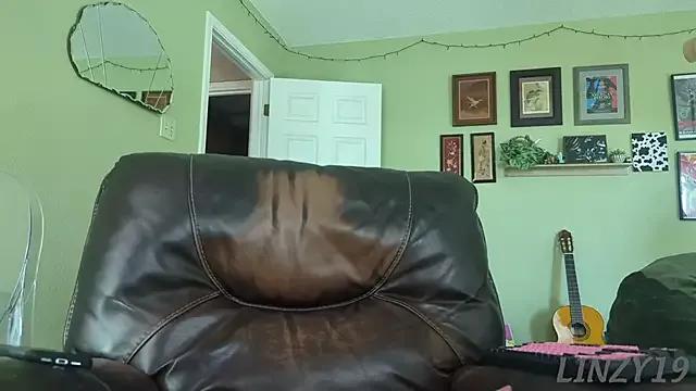 Linzy_19 webcams show profile image 