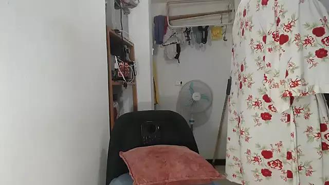 LiraRusso from StripChat is Freechat
