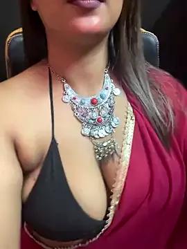 Lisa__9 on StripChat