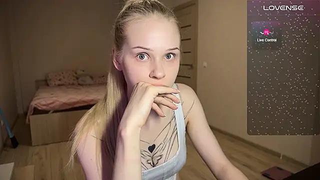 lisa_barbie from StripChat is Freechat
