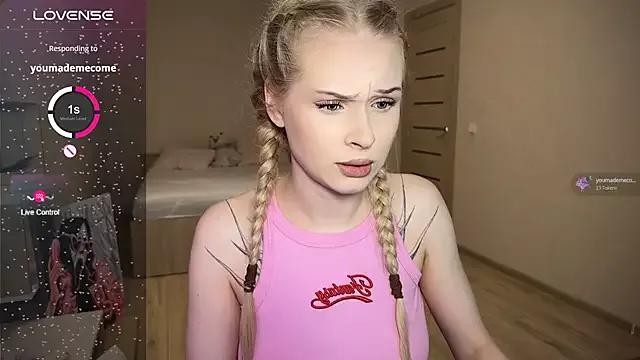 lisa_barbie from StripChat is Freechat