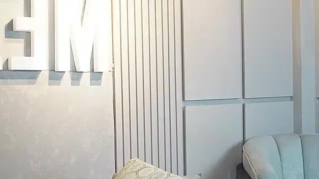 Lisa_roux from StripChat is Freechat