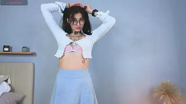 LisaDeVil from StripChat is Freechat