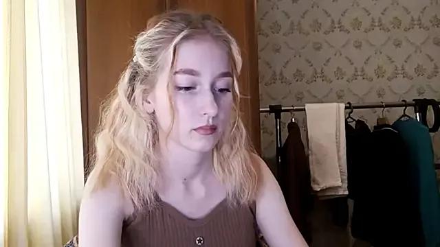 LisaKacitaa from StripChat is Freechat
