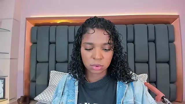 LisaMendez from StripChat is Freechat