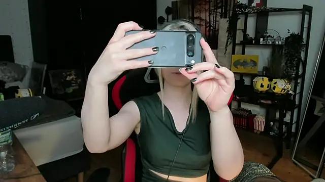 Photos of Lisaonthemoon from StripChat is Freechat