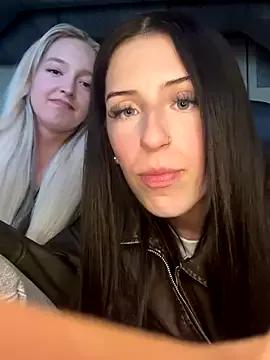 lisapeperoni from StripChat is Freechat