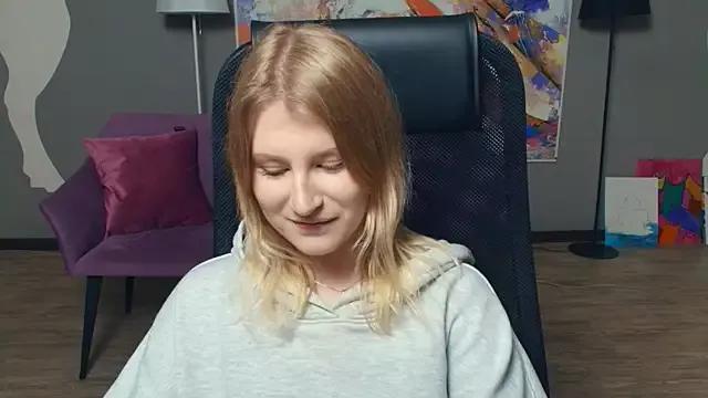 LisaRais from StripChat is Freechat