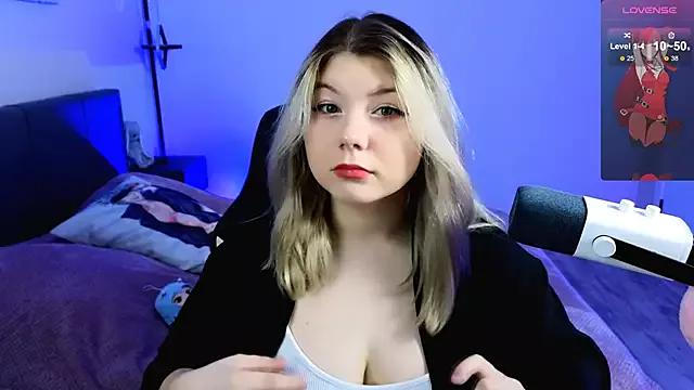 Lissalis from StripChat is Freechat