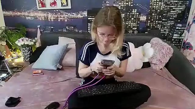 little-leni from StripChat