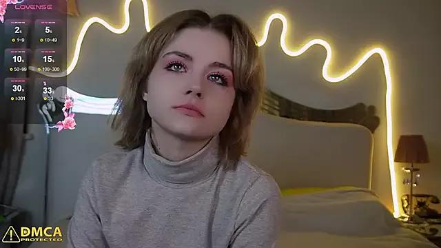 little__emily from StripChat is Freechat