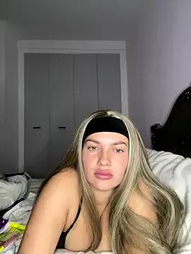 little_lola_x from StripChat is Freechat