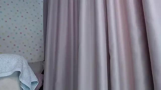 little_paw_ from StripChat is Freechat