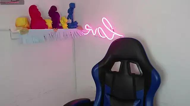 littlee_red from StripChat