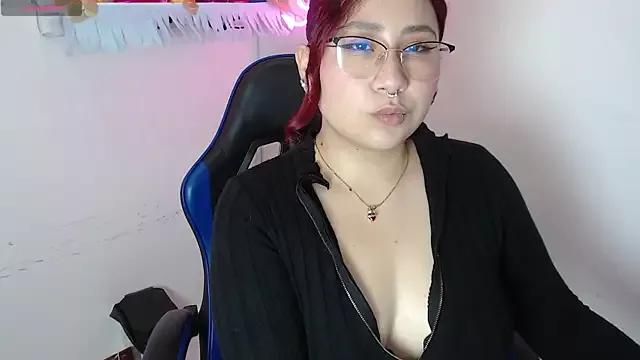 littlee_red from StripChat