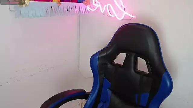 littlee_red from StripChat