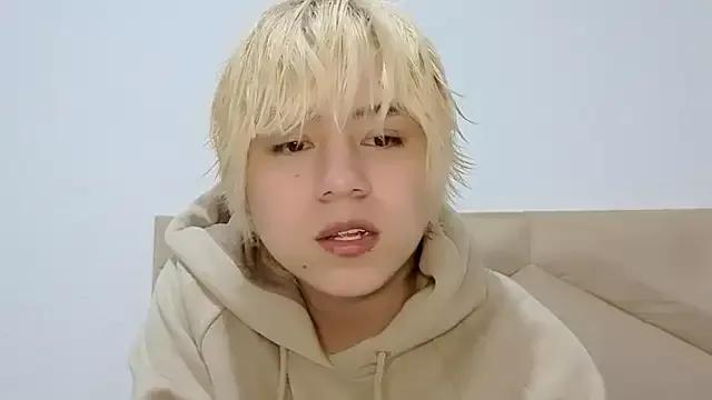 LittleKiioTatsuki from StripChat