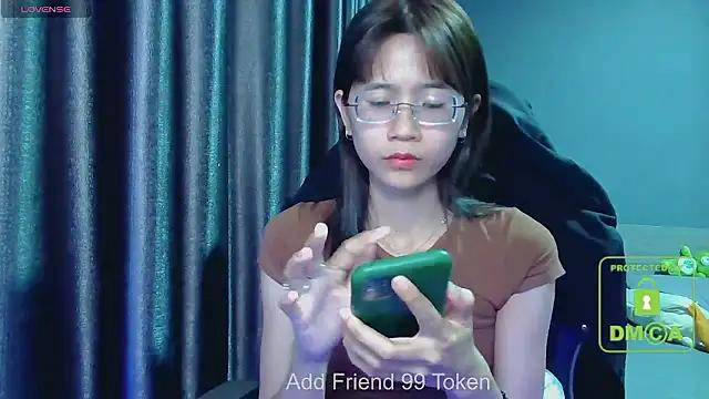 littlemiilk from StripChat
