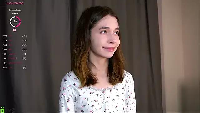 LittleOriana from StripChat is Freechat