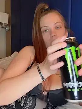 LittleRedMilf from StripChat is Freechat
