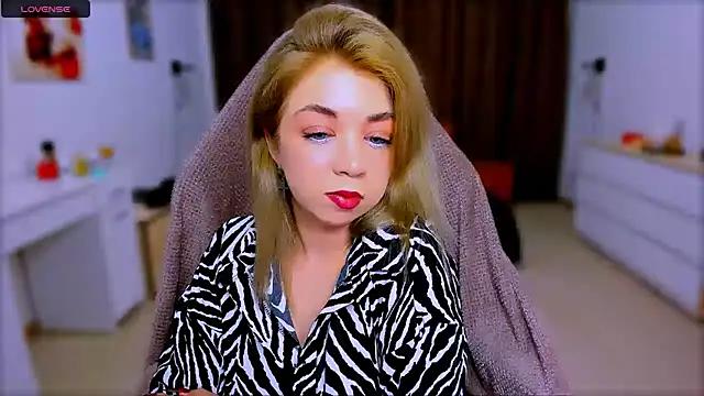 littleSiyfairy from StripChat