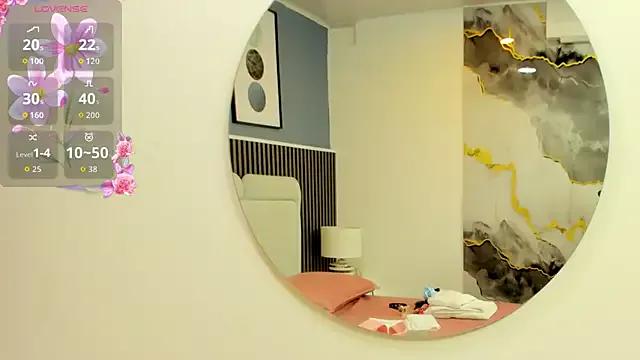 liz__cute from StripChat is Freechat