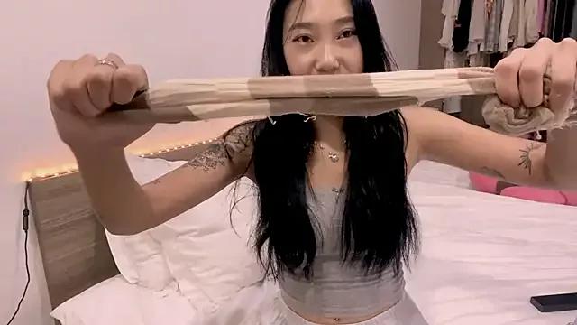 LizParadiz webcams show profile image 