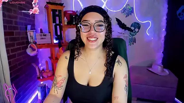 Lizz_martins from StripChat is Freechat