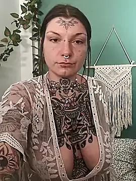 lizzardqueeen from StripChat