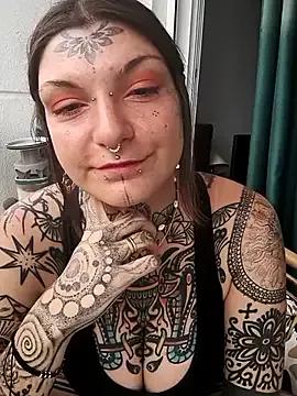 lizzardqueeen from StripChat