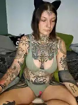 lizzardqueeen from StripChat