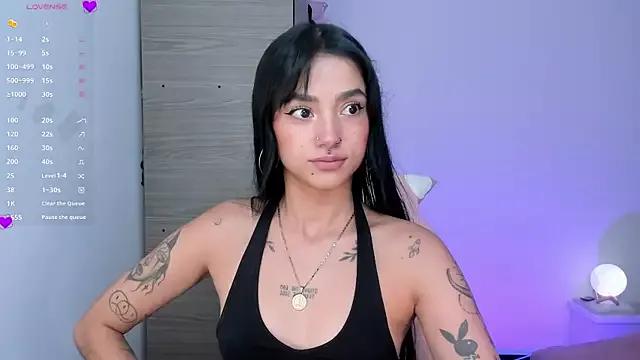 Lizzie_corner_v from StripChat