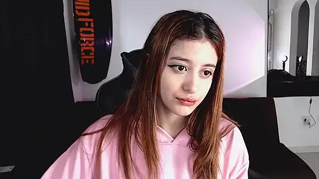 lizzy-c-e-e from StripChat