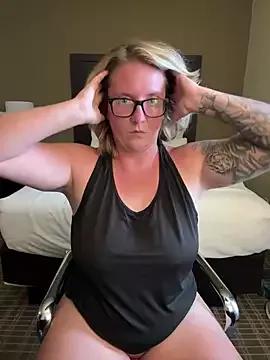 Lizzyloo from StripChat