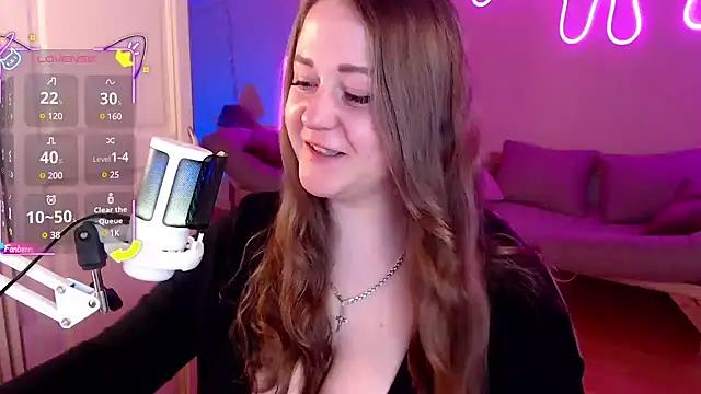 LizzyShine from StripChat